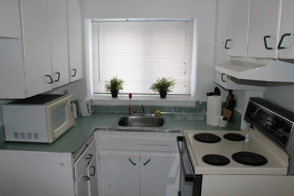 Adib - 625 Borthwick Ave, Unit 9 Apartment Ottawa